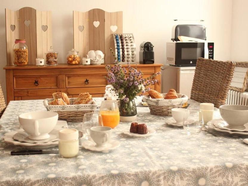 Chambres D'Hotes La Luzerniere Saint-Denis-de-Pile Ngoại thất bức ảnh