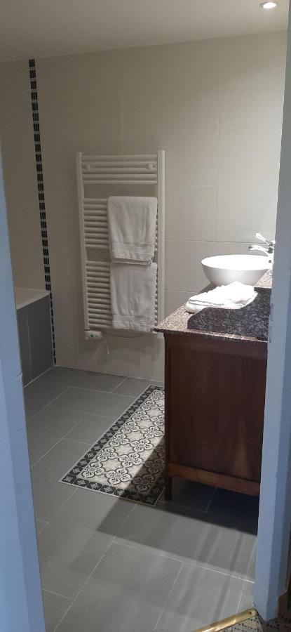Chambres D'Hotes La Luzerniere Saint-Denis-de-Pile Ngoại thất bức ảnh