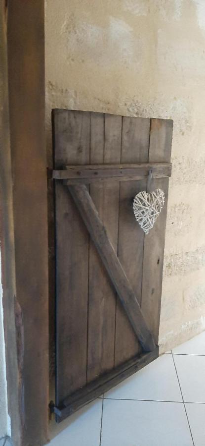 Chambres D'Hotes La Luzerniere Saint-Denis-de-Pile Ngoại thất bức ảnh