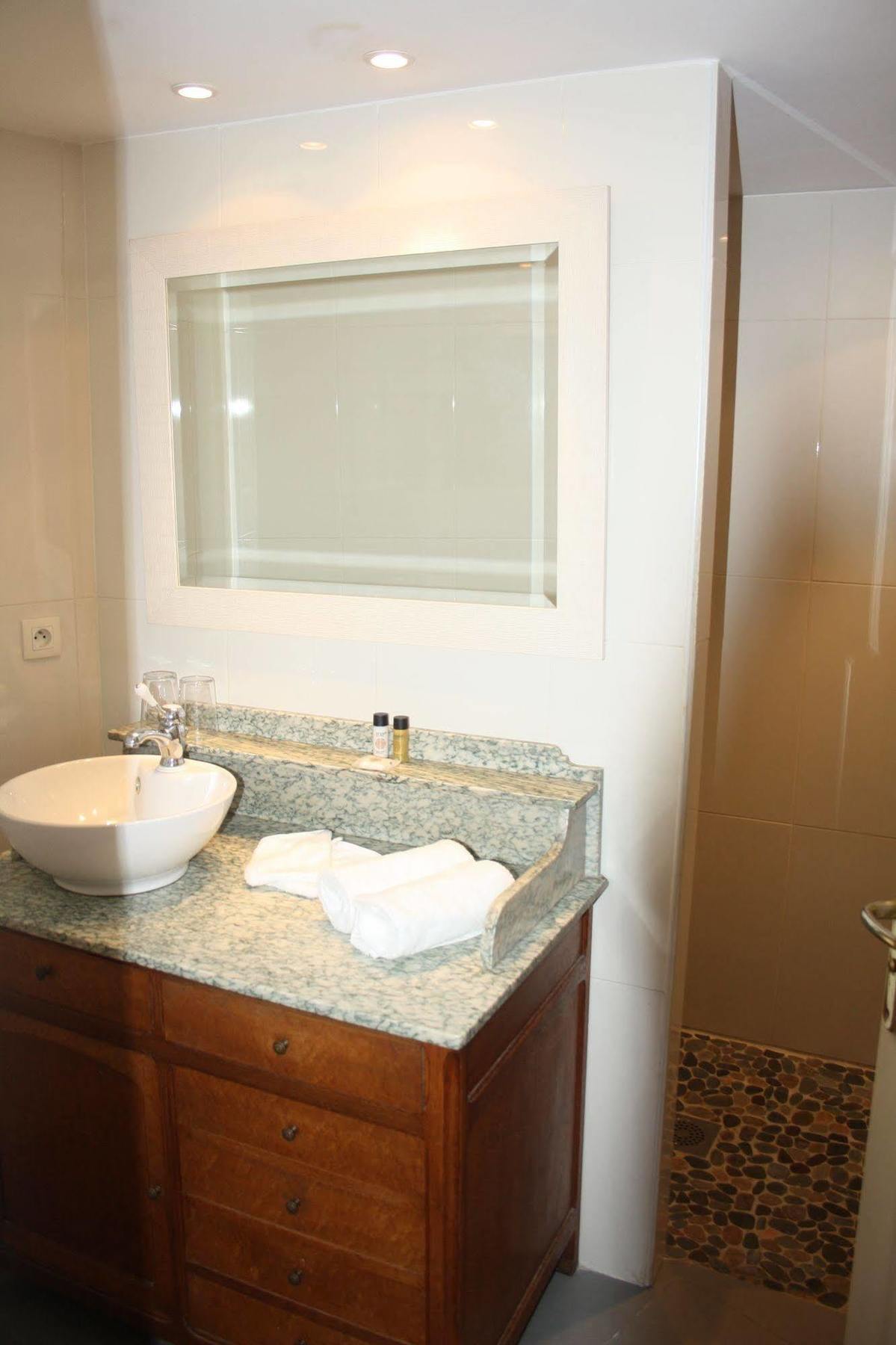 Chambres D'Hotes La Luzerniere Saint-Denis-de-Pile Ngoại thất bức ảnh