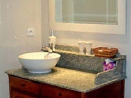Chambres D'Hotes La Luzerniere Saint-Denis-de-Pile Ngoại thất bức ảnh